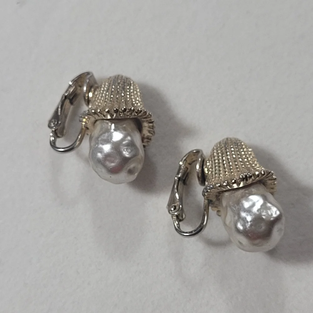 Sarah Coventry Earrings - Picture 4 of 10